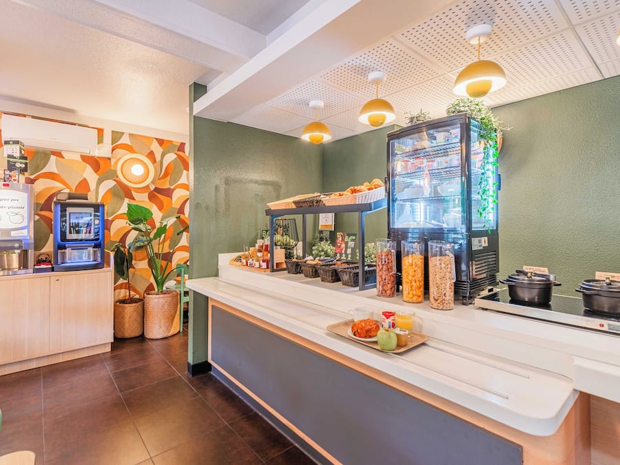 Daily buffet breakfast for a fee