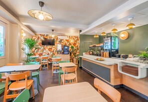 Desayuno buffet todos los días (con cargo) 