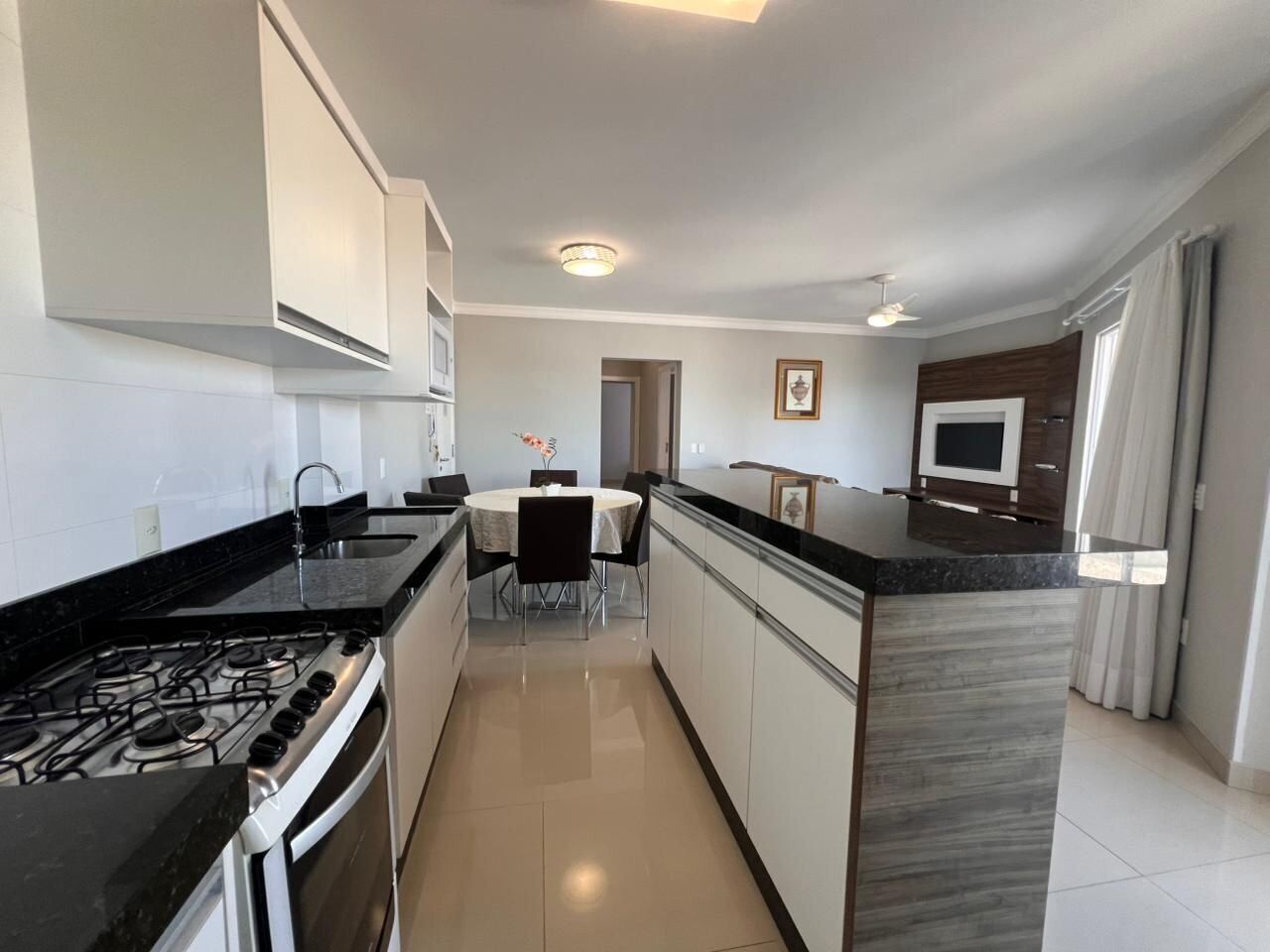 Apartamento básico | Cozinha privada | Geladeira, micro-ondas, fogão, talheres/pratos/utensílios de cozinha