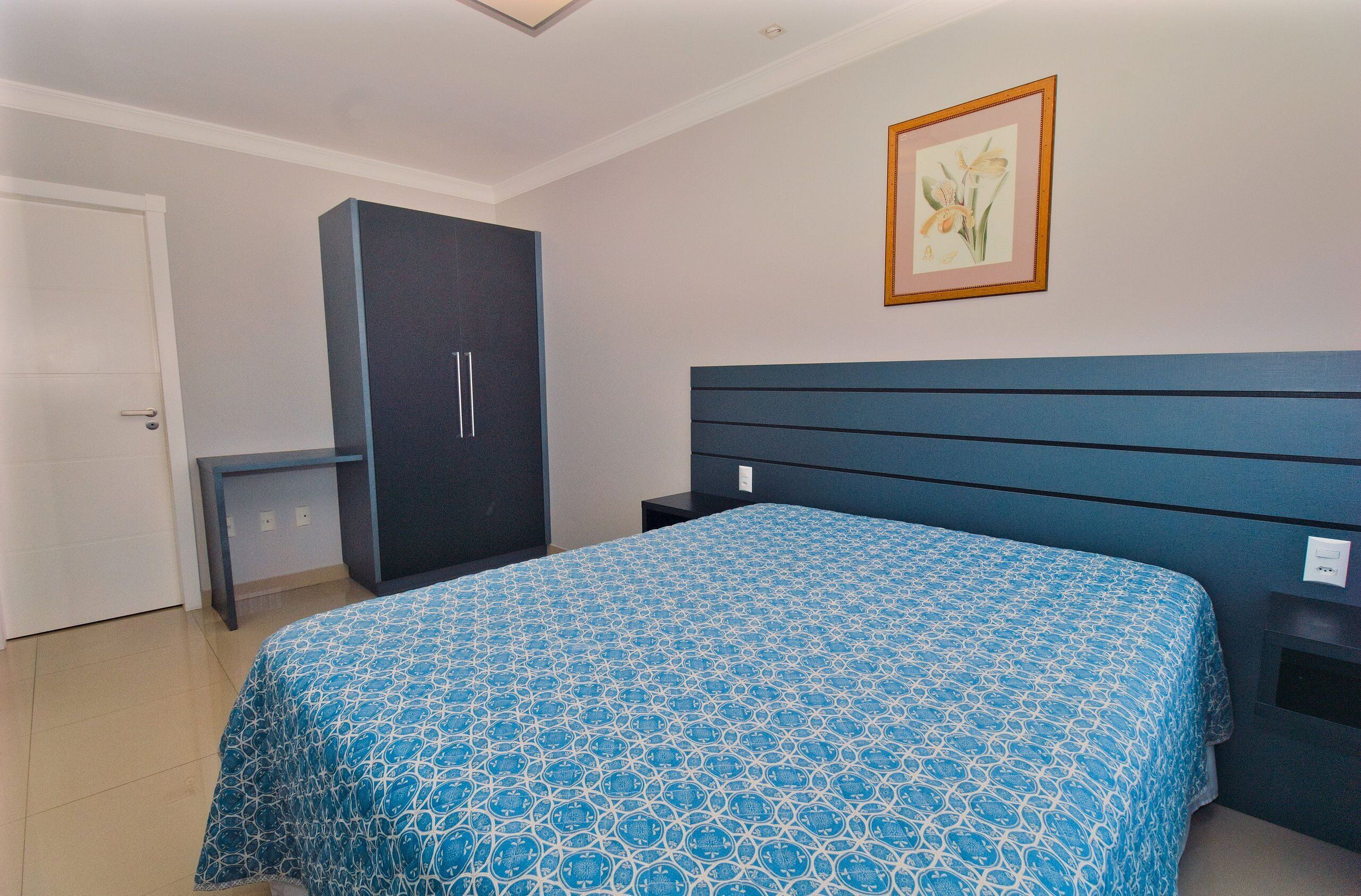 Eenvoudig appartement | Verduisterende gordijnen, een strijkplank/strijkijzer, gratis wifi