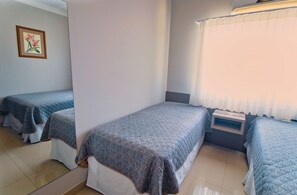 Basic Apartment | Blackout drapes, iron/ironing board, free WiFi -  Residencial Baía dos Golfinhos (Bombinhas)