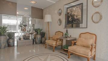 Apartamento básico | Saguão