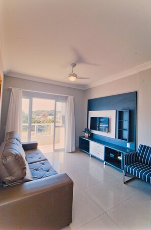 Basic Apartment | Living area | TV - Residencial Baía dos Golfinhos (Bombinhas)