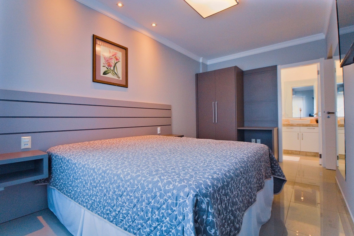 Verdunkelungsvorhänge, Bügeleisen/Bügelbrett, kostenloses WLAN