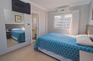 Eenvoudig appartement | Verduisterende gordijnen, een strijkplank/strijkijzer, gratis wifi