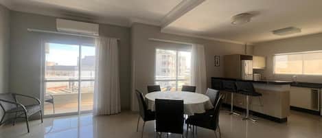 Departamento familiar, 3 habitaciones, vista al océano | Restaurantes