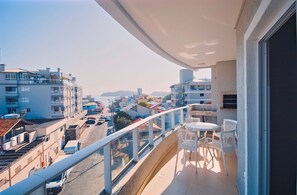 Basic Apartment | Outdoor dining