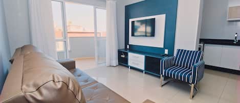 Appartement de base | Aire de séjour | Téléviseur