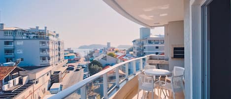 Basic Apartment | Outdoor dining