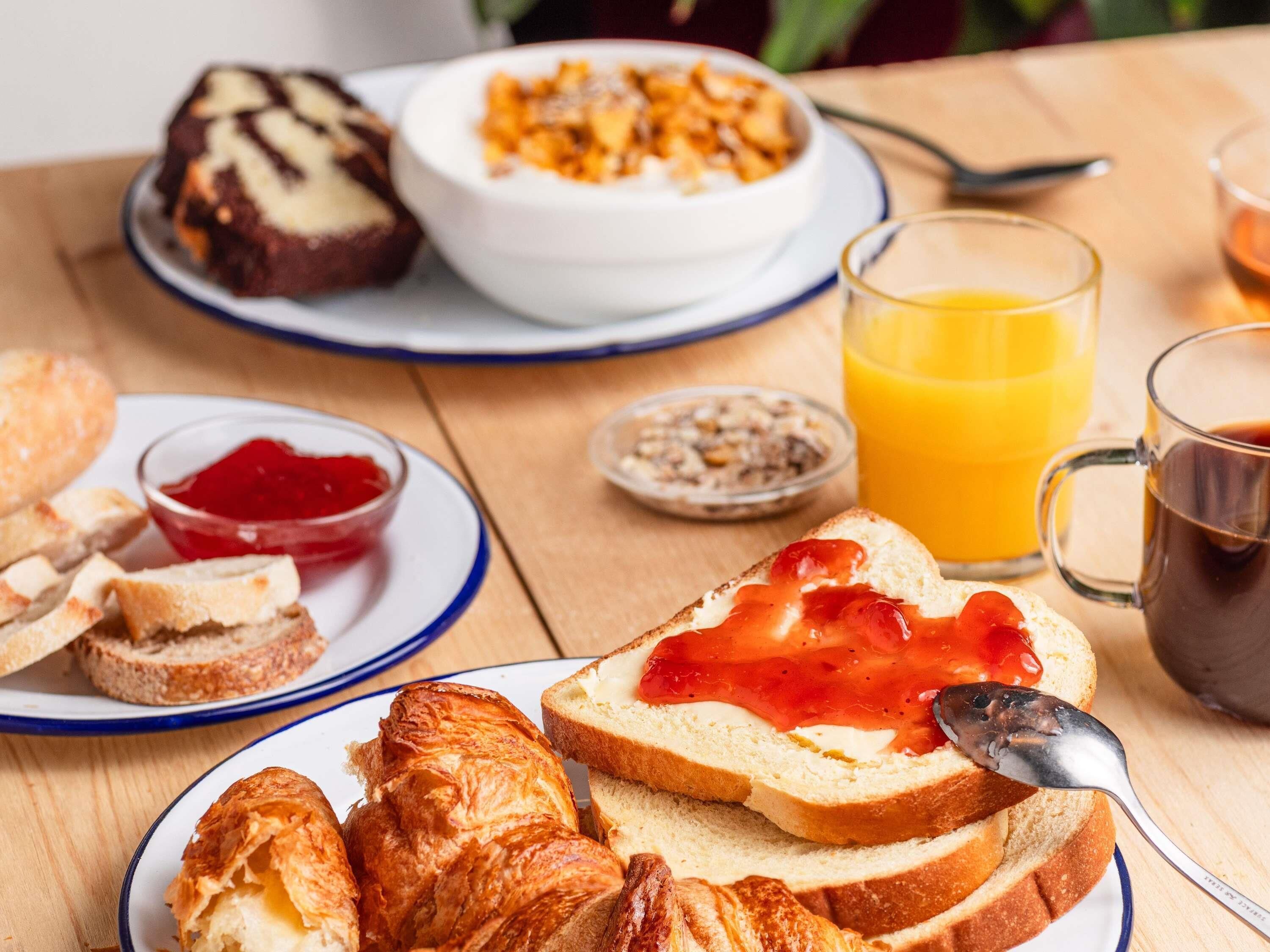 Se ofrece un desayuno bufé todos los días (8.90 EUR por persona)