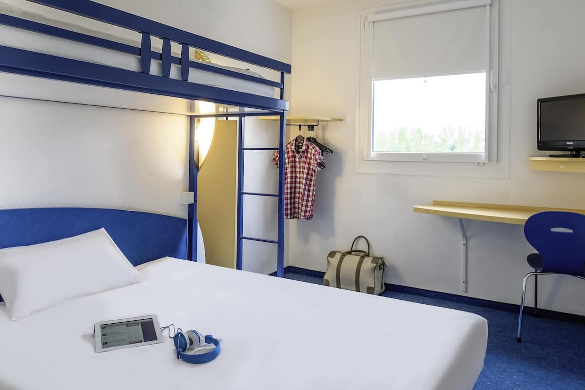 Triple Room, Multiple Beds