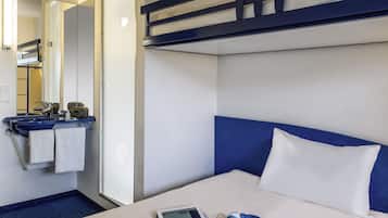 Chambre Triple, plusieurs lits | Bureau, rideaux occultants, chambres insonorisées