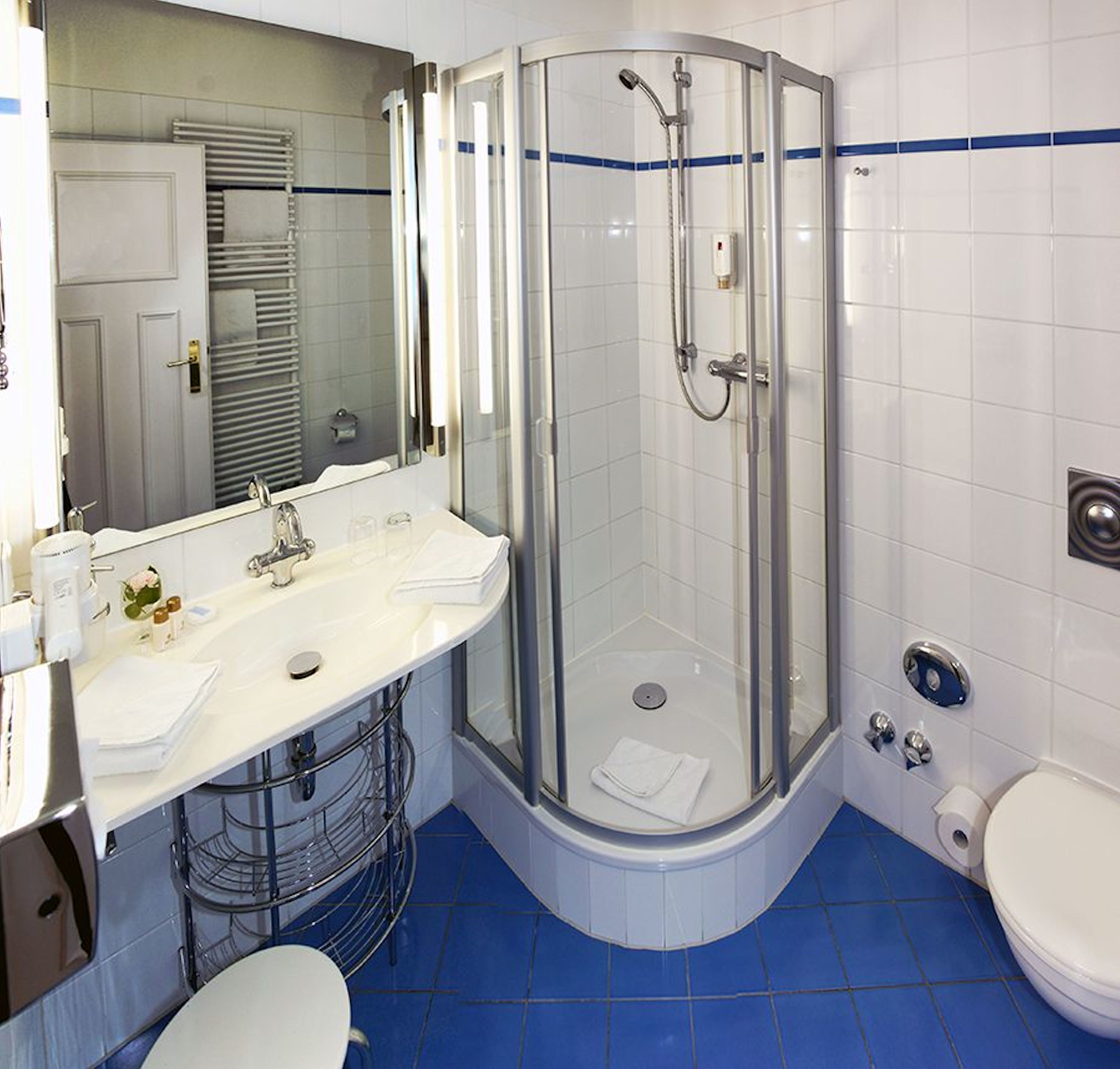 shower, free toiletries, hair dryer, towels