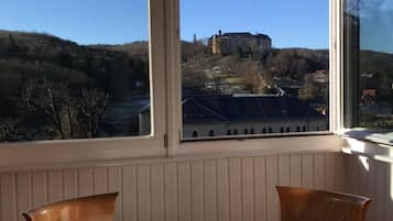 Ilmainen päivittäinen tilauksen mukaan valmistettu aamiainen