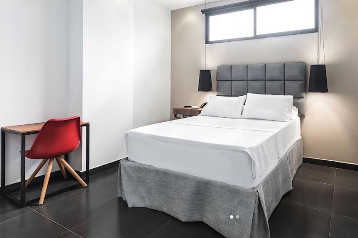 Chambre Exclusive, 1 grand lit, non-fumeurs, baignoire à jets | Literie de qualité supérieure, matelas Tempur-Pedic, minibar, bureau