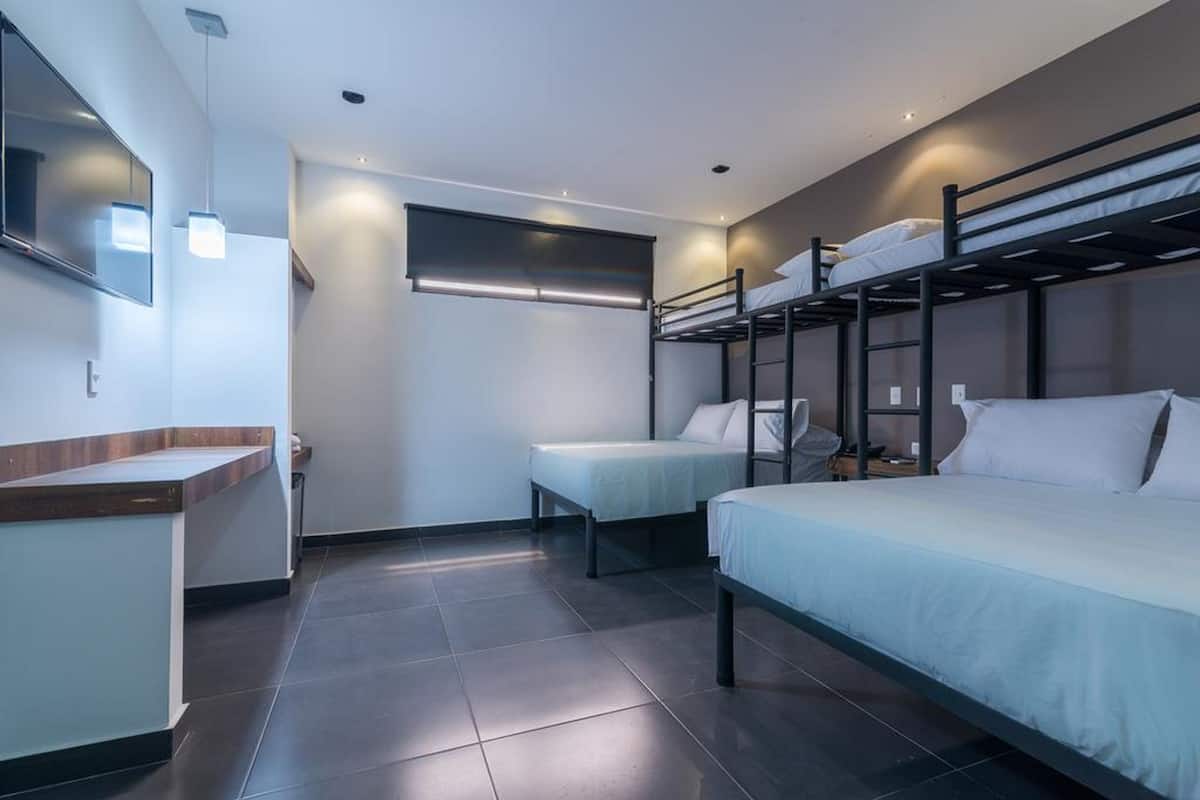 Literie de qualité, lit avec matelas Tempur-Pedic, minibar, bureau