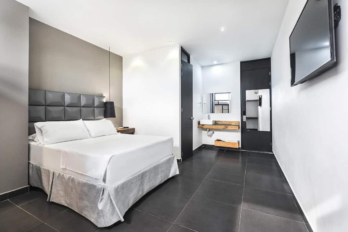 Literie de qualité, lit avec matelas Tempur-Pedic, minibar, bureau