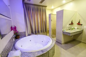 Shower, bathrobes, slippers, towels - Motel Sedución - Adults Only (Cascavel)