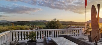 Comfortable mountain view apartment near Lucerne