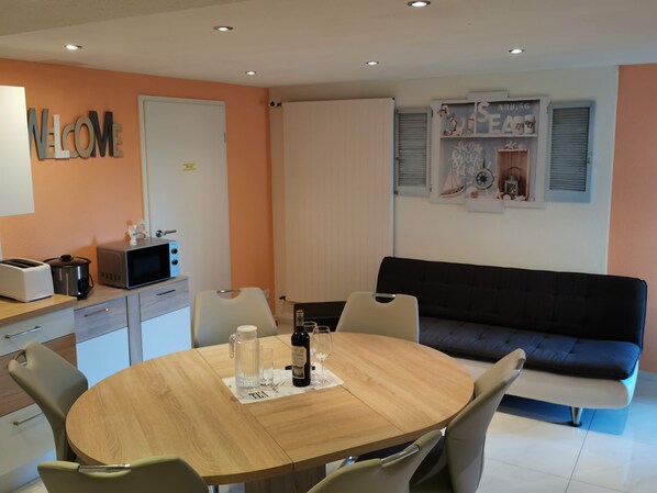 Private kitchen - Comfortable mountain view apartment near Lucerne (Ruswil)