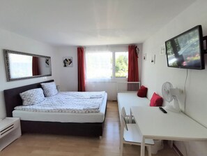 Comfort Apartment | Premium bedding, minibar, desk, soundproofing - Comfortable mountain view apartment near Lucerne (Ruswil)