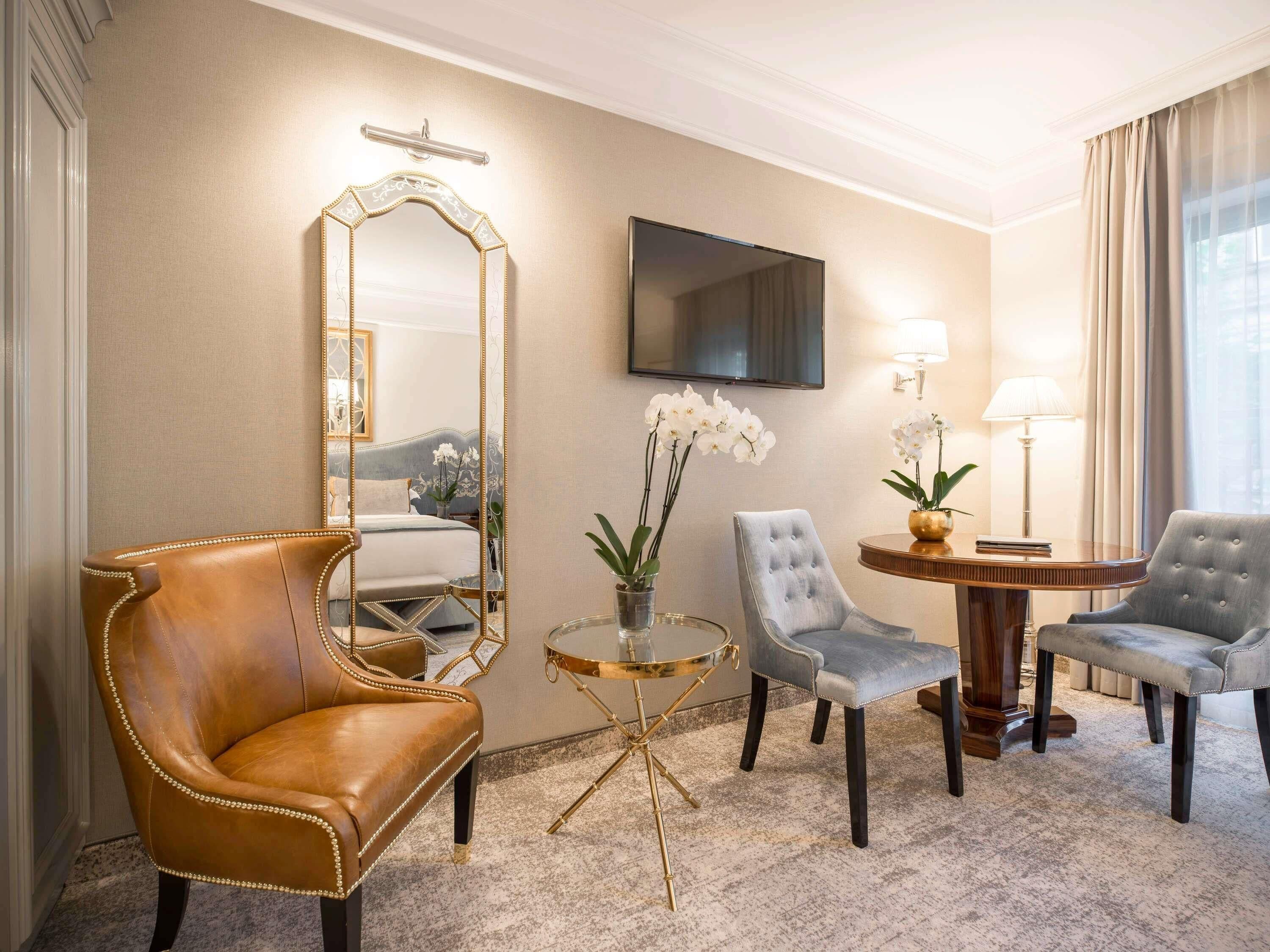 Kamar Deluks, 2 Tempat Tidur Twin | Minibar, brankas, meja kerja, dan kedap suara