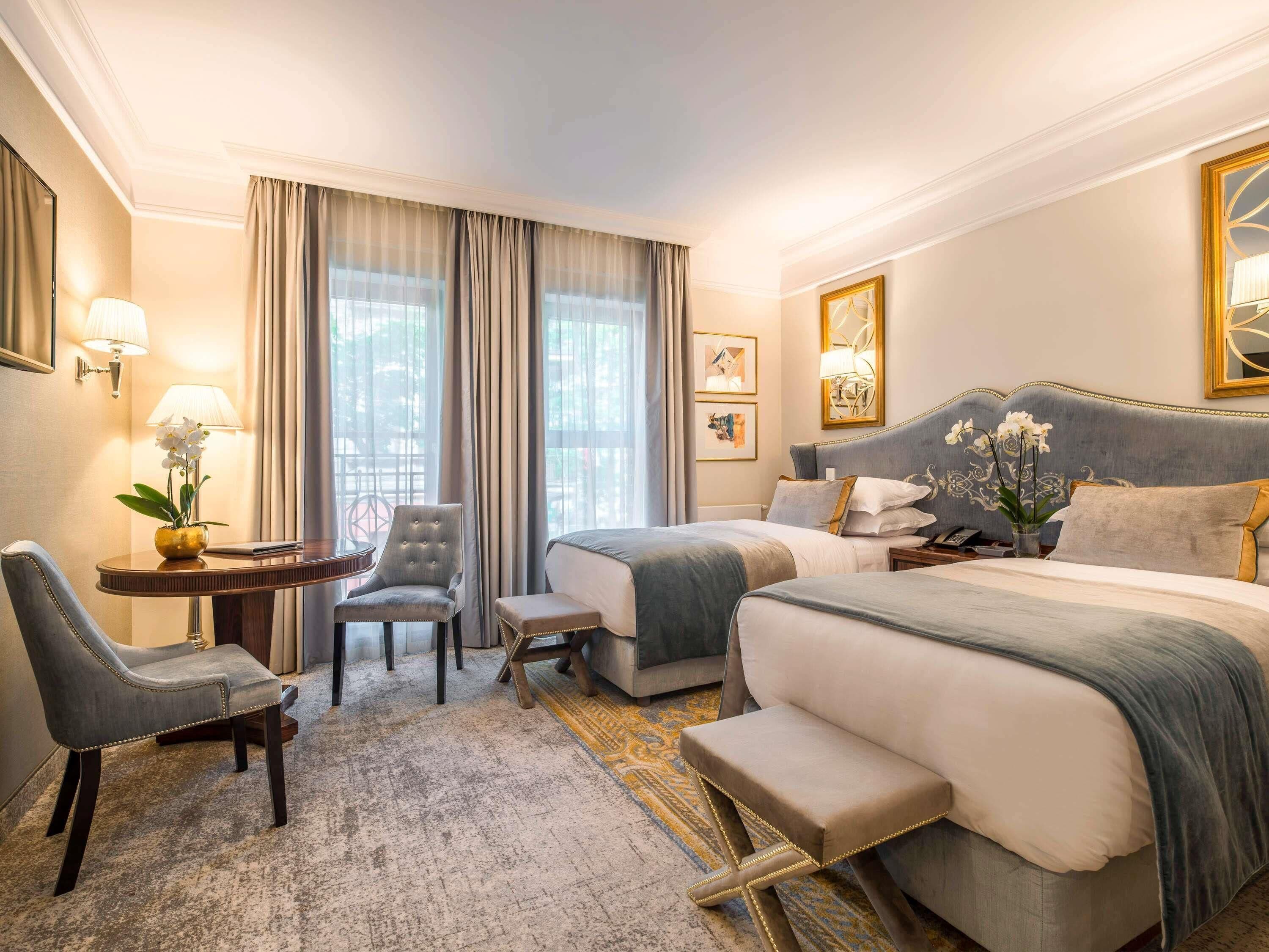 Deluxe-Zimmer, 2 Einzelbetten | Minibar, Zimmersafe, Schreibtisch, schallisolierte Zimmer