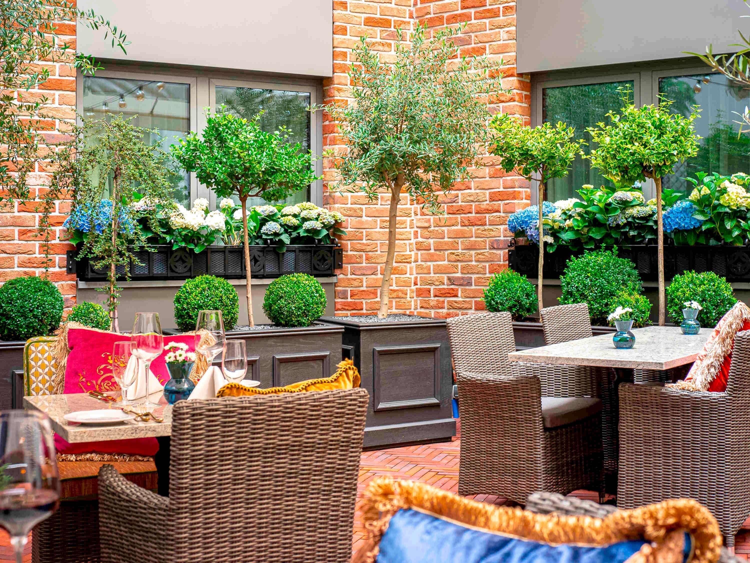 Se sirven comidas, cenas y cocina internacional 