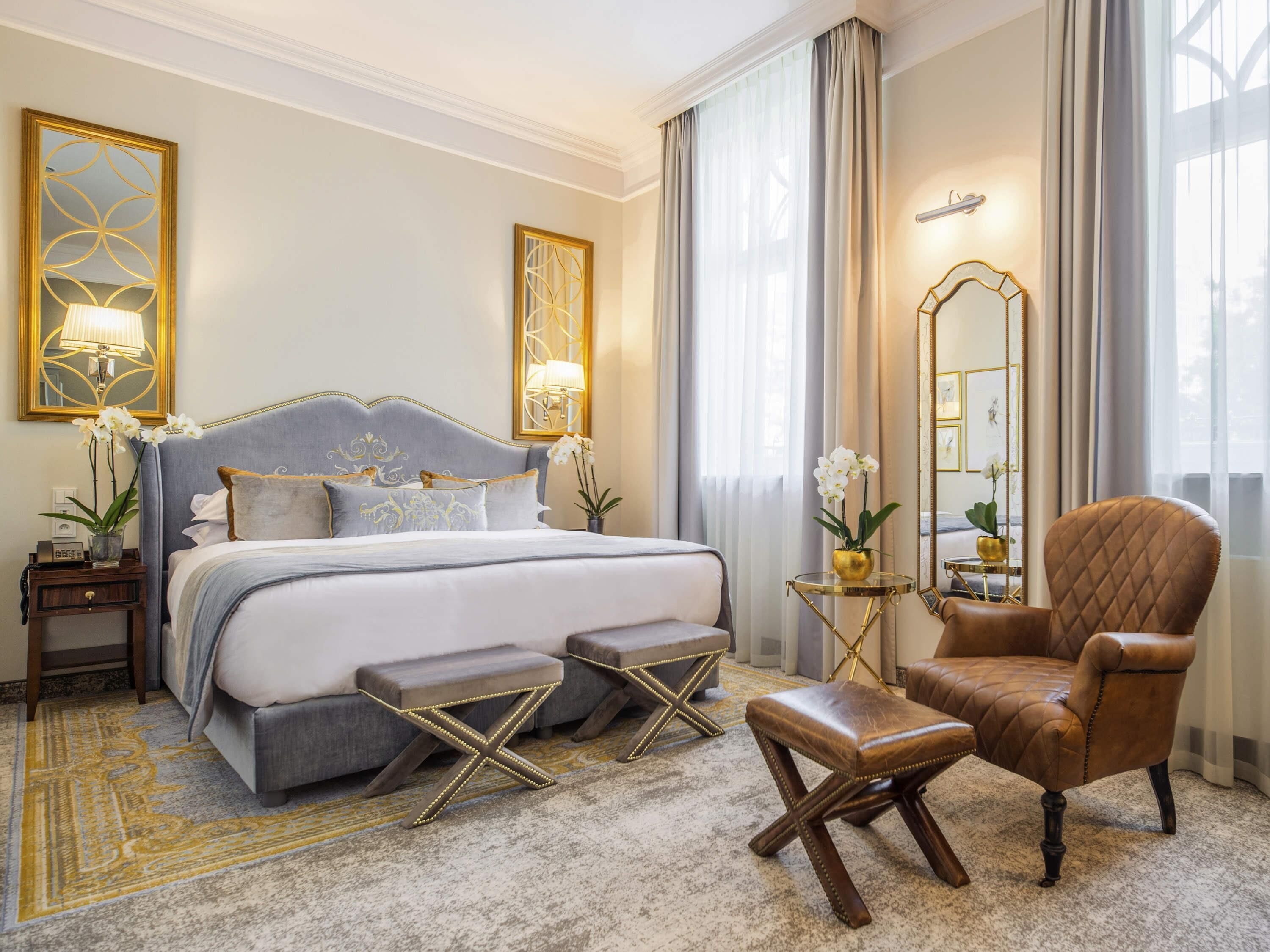 Deluxe Room, 1 King Bed | Minibar, in-room safe, desk, soundproofing