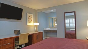 Room, 1 King Bed, Non Smoking | Premium bedding, free WiFi, bed sheets, wheelchair access - Del Mar Motel (Rosemead)