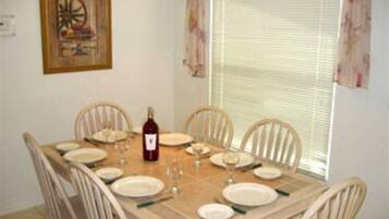 Villa | In-room dining