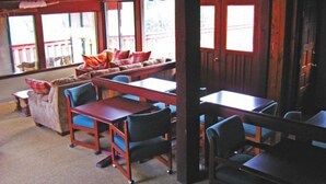 House (welcomes up to 29 guests) | Lobby sitting area