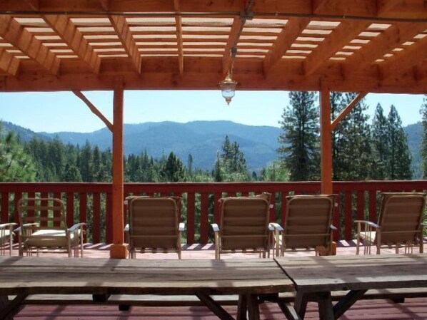 Casa (welcomes up to 29 guests) | Balcón