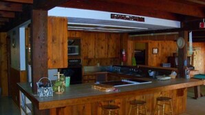 House (welcomes up to 29 guests) | In-room dining