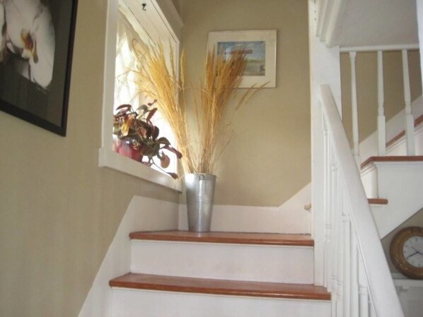 House | Staircase - White Salmon Big Yellow House Holiday home 3 BestStayz.1 (White Salmon)