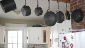 Rumah | Dapur pribadi | Lemari es, microwave, oven, dan kompor