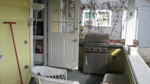 House | Porch - White Salmon Big Yellow House PLUS Holiday home 4 BestStayz.1 (White Salmon)