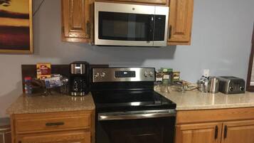 Rumah | Dapur pribadi | Lemari es, microwave, oven, dan kompor