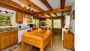 House | Private kitchen | Fridge, microwave, oven, stovetop