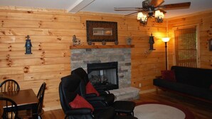 House | Living area - Black "Beary" Cabin Holiday home 3 BestStayz.1 (Hendersonville)