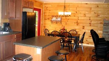 Nhà | Khu vực ăn uống tại phòng