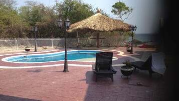 House | Outdoor pool