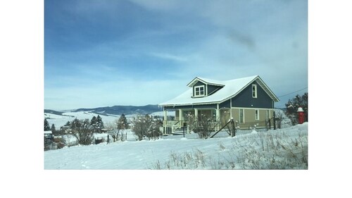 Charming House On The Hill With Views Of The Anaconda Range Holiday home 2 BestStayz.1