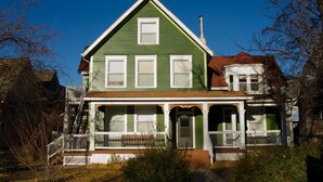 Unclassified image, 2 of 10, button - Stark Suite-Boulder Crescent Inn - Houses for Rent in Colorado Springs Holiday home 1 BestStayz.1 (Colorado Springs)