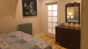House | 1 bedroom, iron/ironing board, WiFi (free), bed sheets - Perkins Suite-Boulder Crescent Inn - Guest suites for Rent in Colorado Springs Holiday home 1 BestStayz.1 (Colorado Springs)