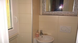 Executive Apartment | Bathroom