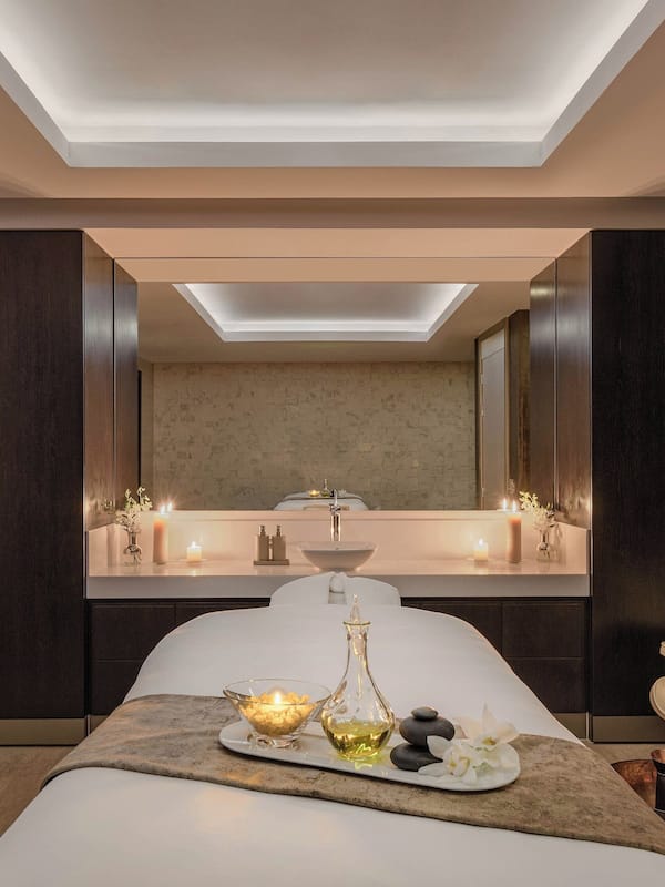 Couples treatment rooms, sauna, hot tub, steam room, body treatments