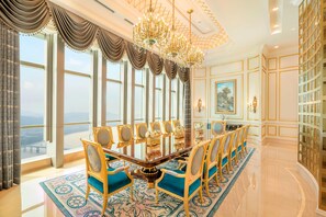 Presidential Suite, 1 Bedroom, Ocean View | 1 bedroom, Frette Italian sheets, premium bedding, down comforters - The St. Regis Zhuhai (Zhuhai)