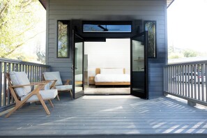 Studio Suite | Premium bedding, memory foam beds, laptop workspace, bed sheets - Mandala Springs Wellness Retreat Center (Cobb)