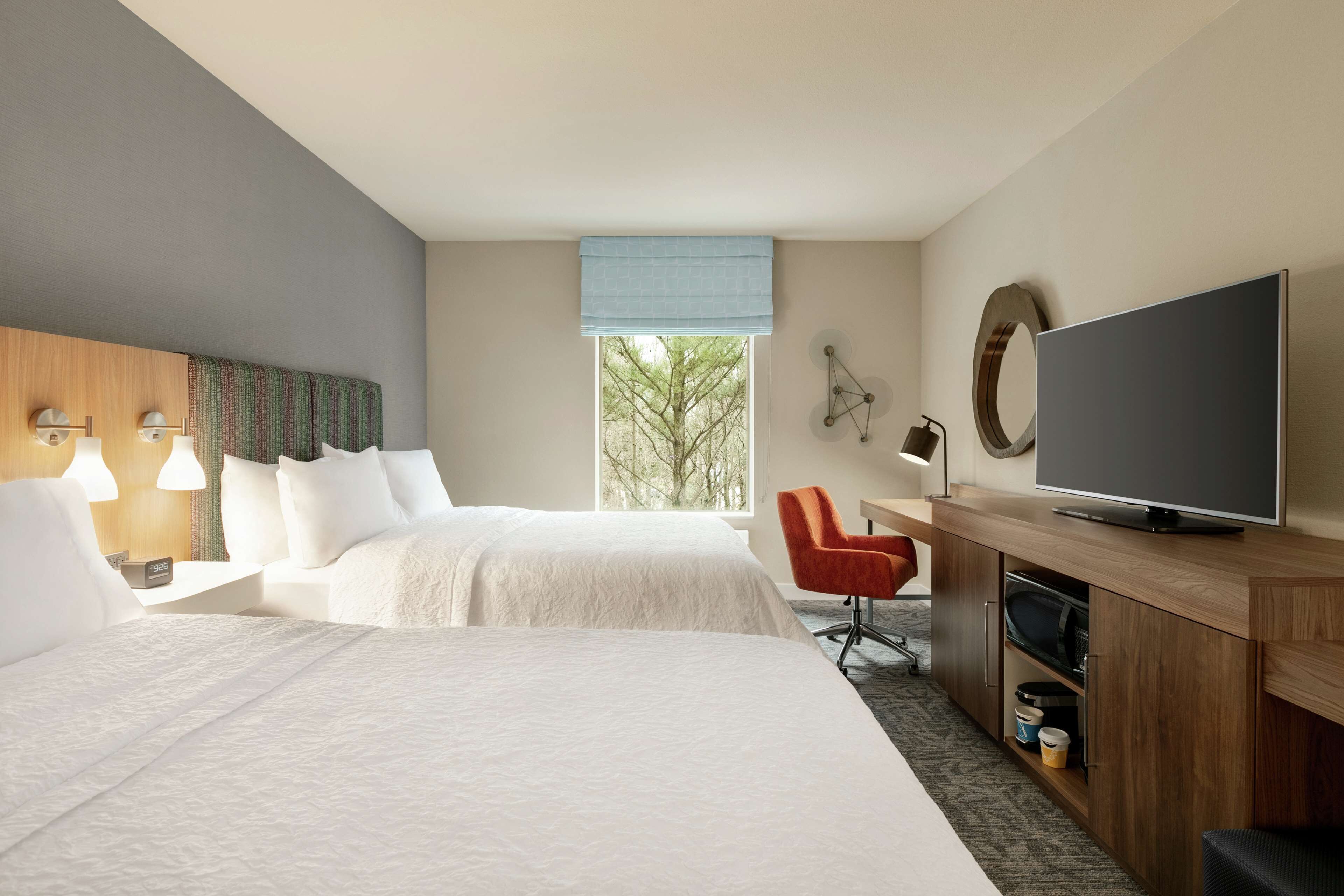 premium bedding, in-room safe, desk, laptop workspace